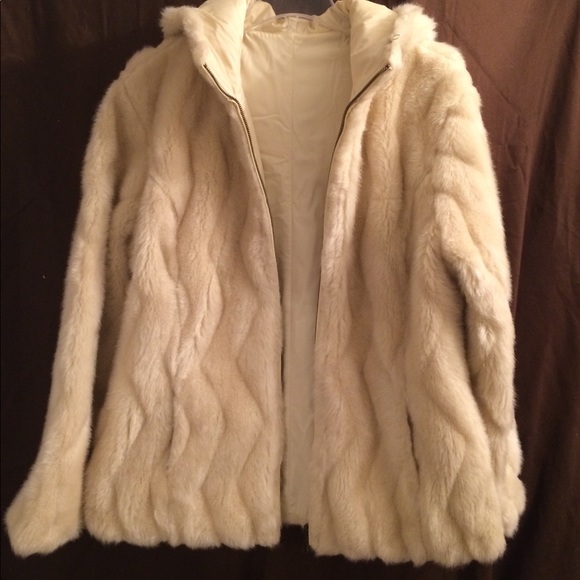 Unknown Jackets & Blazers - Faux fur women's coat